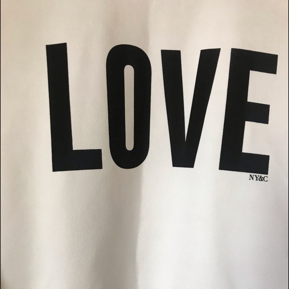 LOVE 🤍 Sweater - Picture 5 of 8